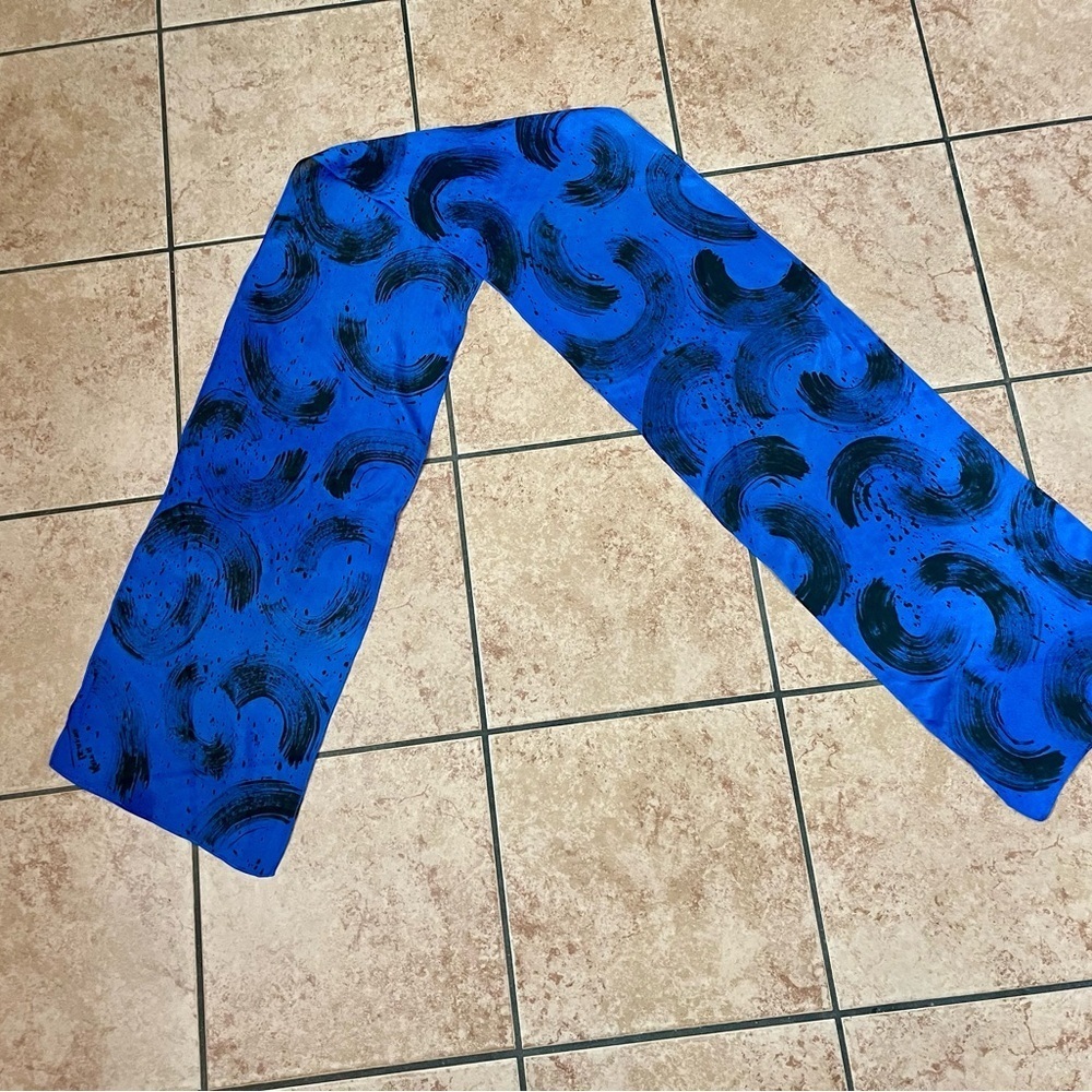 Karen Lsanne Blue and Black Patterned Scarf 11/72 inches